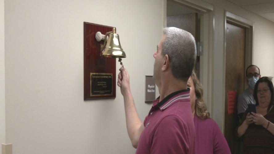 Duewy Scobee rings bell at Jewish Hospital's Transplant Center