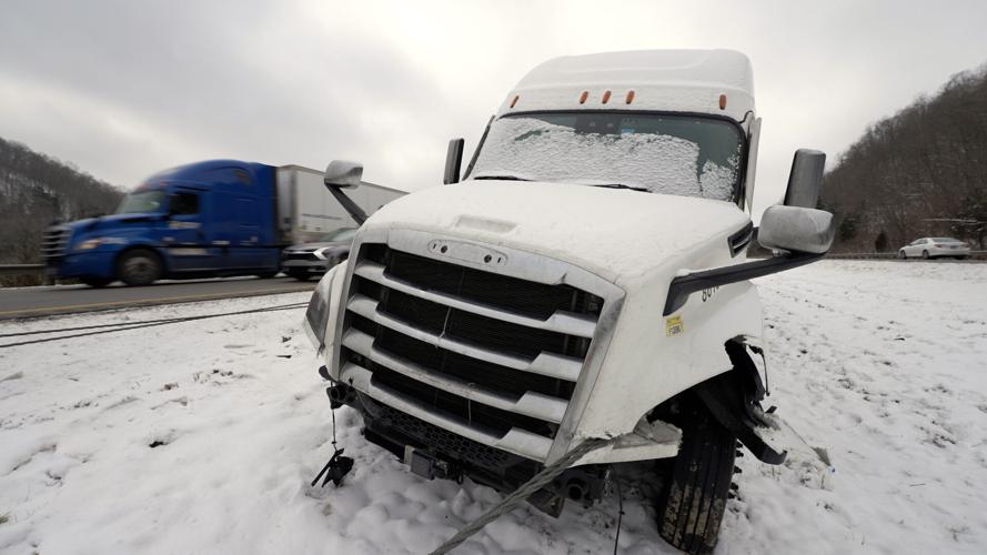 I-71 Wrecked Vehicles in snow - 12-27-2022  (4).jpg
