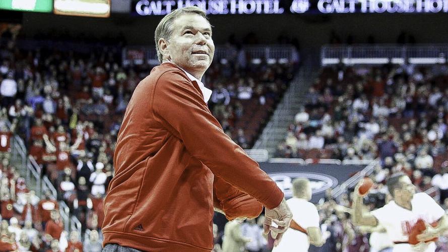 Vince Tyra T-shirt toss