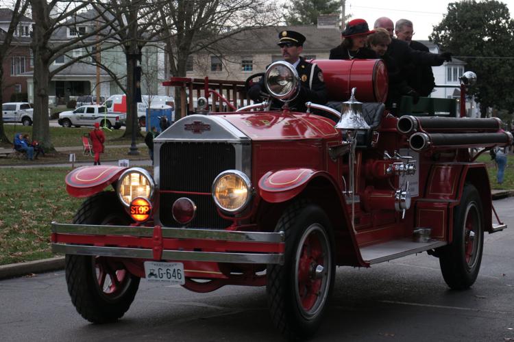 BESHEAR INAUGURATION DAY -PARADE 12-12-10-19  (30).JPG