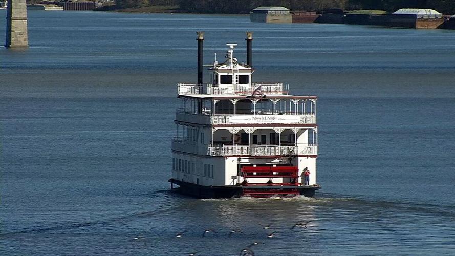 Belle of Louisville on Ohio River 11-9-20.jpeg