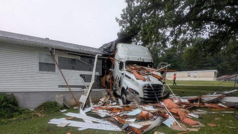 Semi truck crashes into church in Palmyra - 7.15.25