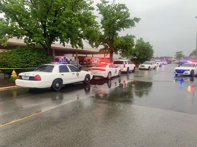 Greenwood Park Mall Shooting 7-17-22 (4).jpg
