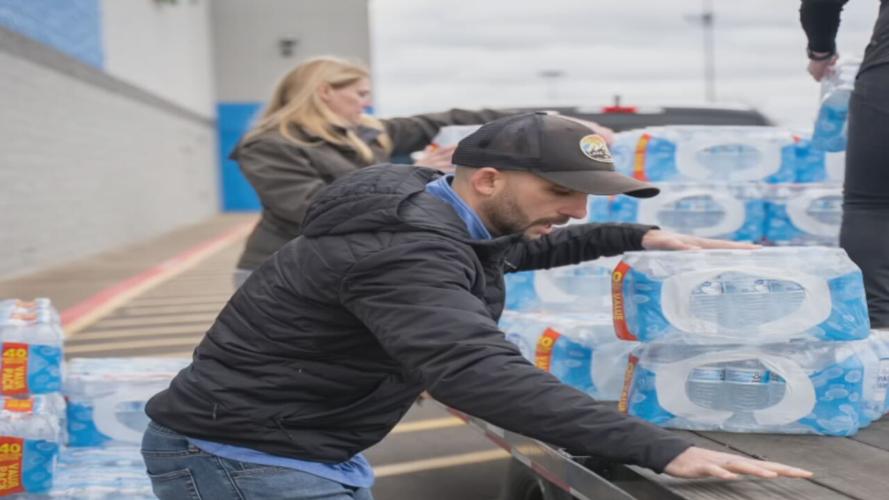 HealthyR workers with donated water for Ohio residents