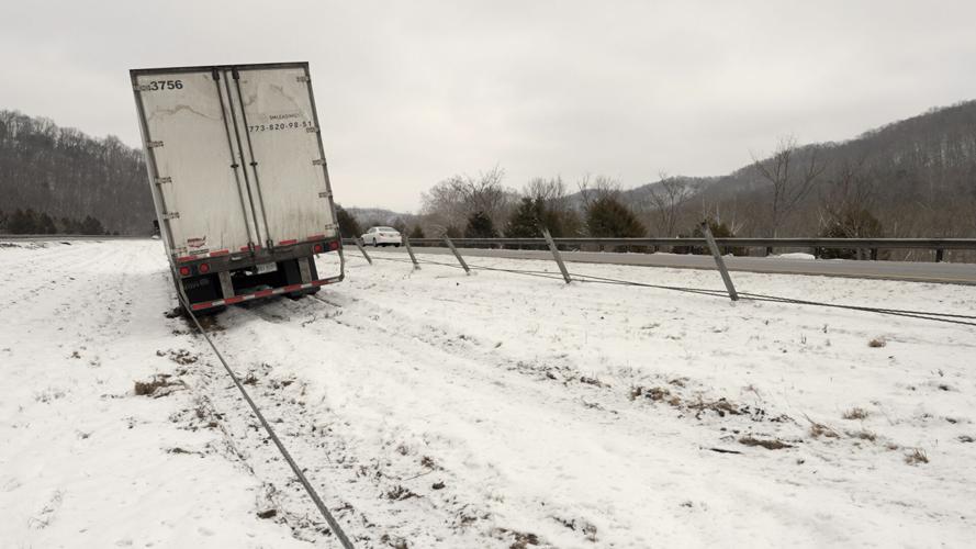 I-71 Wrecked Vehicles in snow - 12-27-2022  (6).jpg