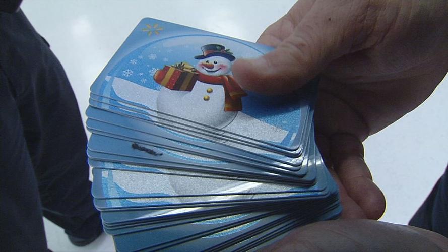 Metro Police Officers surprise Walmart shoppers with gift cards