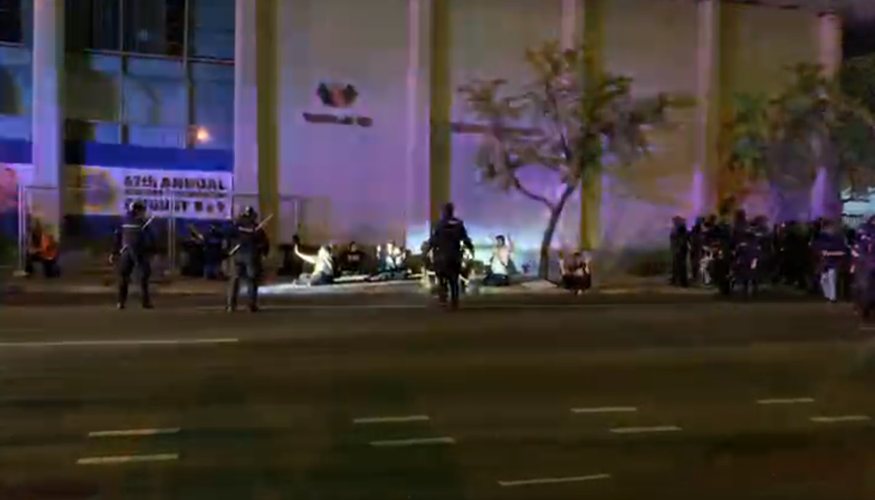 Police surround protesters after curfew 9/25/20