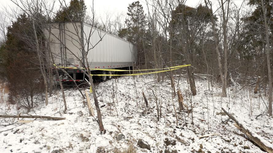 I-71 Wrecked Vehicles in snow - 12-27-2022  (7).jpg