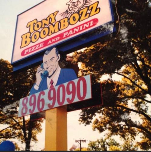Tony BoomBozz pizza