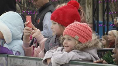 Children having fun in the winter (generic)
