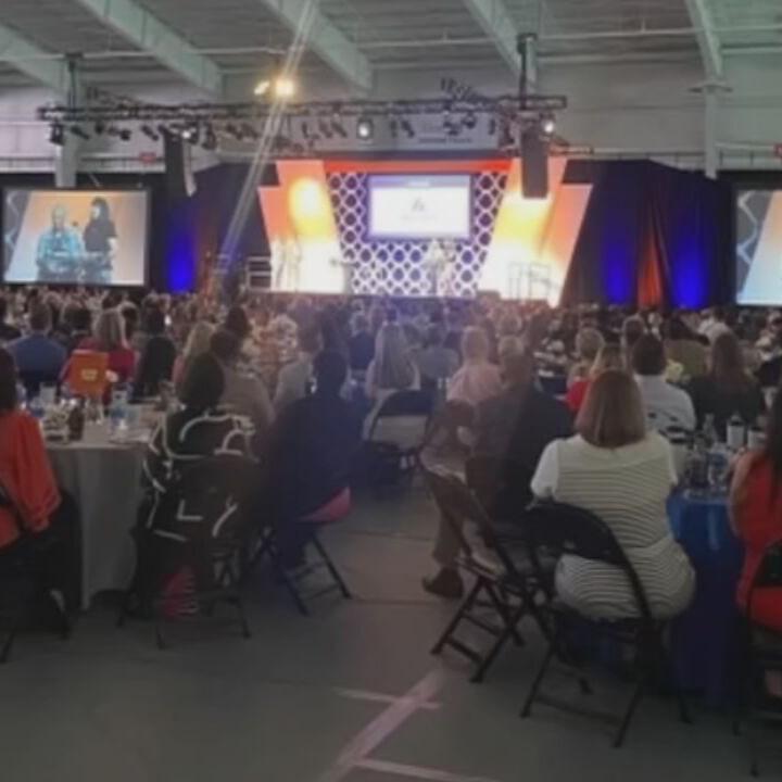 2022 Leadership Louisville Luncheon gathered largest crowd ever, 1,100  business and community leaders. Center launched new partner brand  LeadingBetter, and new Alice Houston Women's Leadership Program -  Leadership Louisville CenterLeadership Louisville