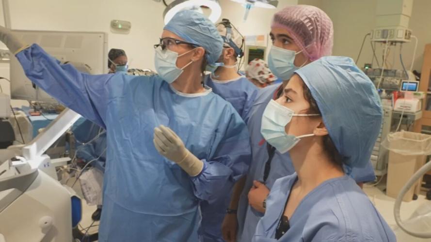 Oldham County Students in Surgery