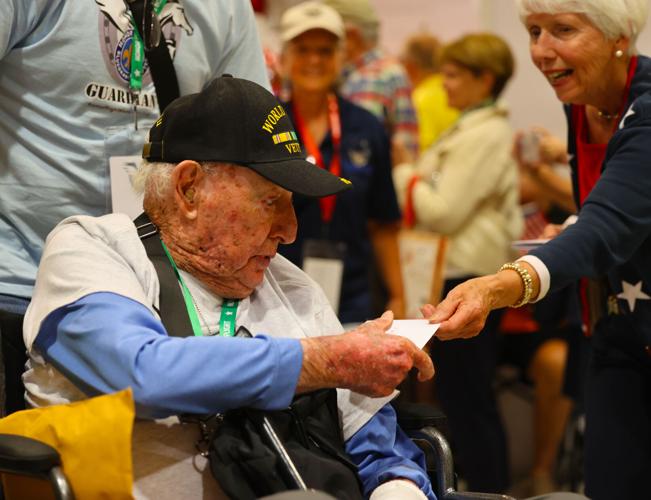 Thank you note handed to veteran at Honor Flight return home.JPG