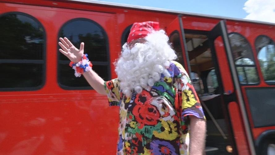 BARDSTOWN AGLOW SUMMER SANTA