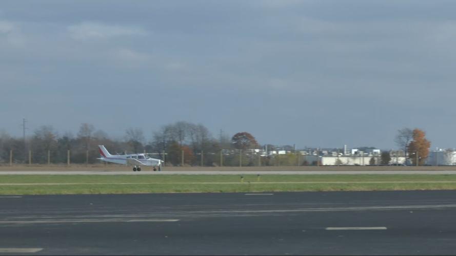 Elizabethtown Regional Airport runway.png