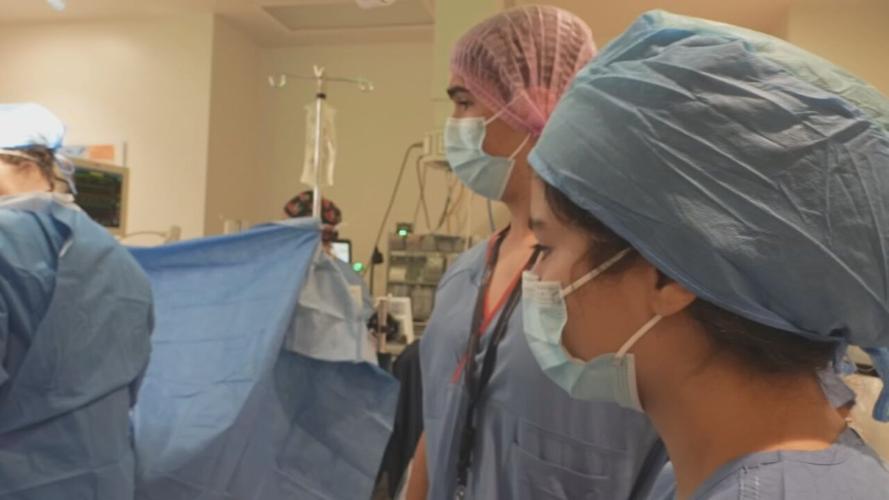 Oldham County Students in Surgery