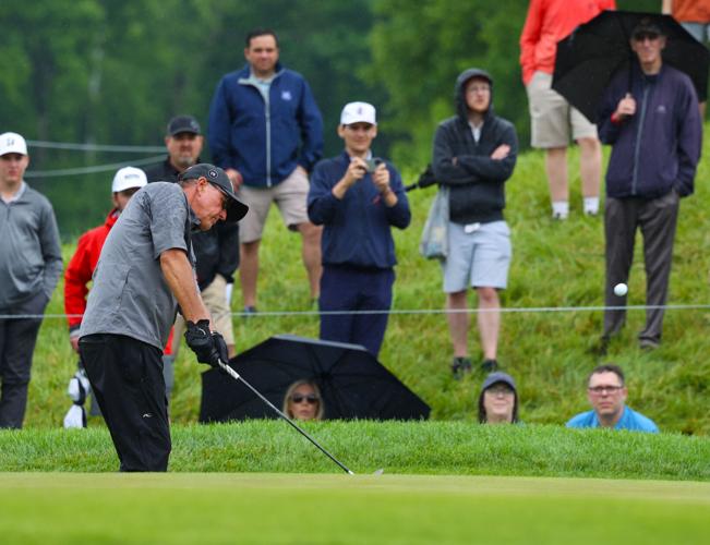 Phil Mickelson chips a shot.JPG