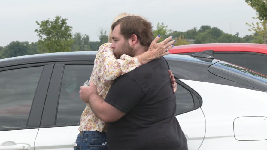 Jeffersonville homeowner hugs Door Dash driver