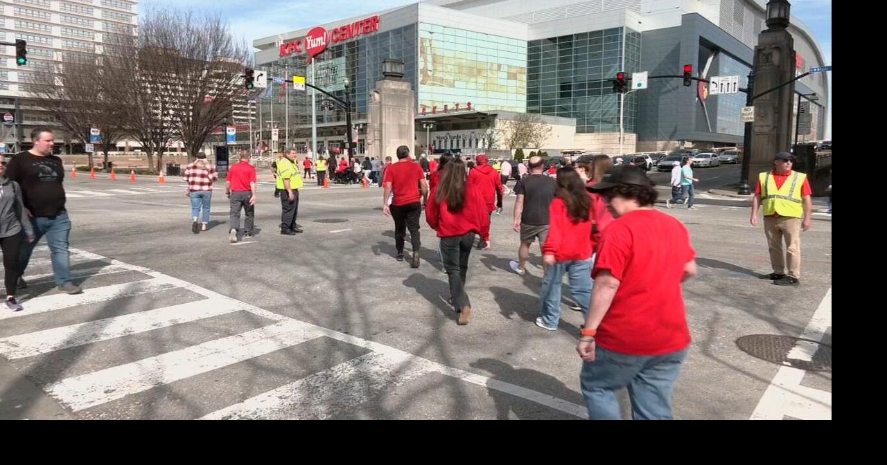 Businesses on Whiskey Row welcome crowds from NCAA Tournament in downtown Louisville