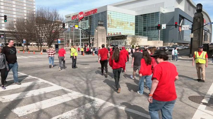People head to KFC Yum Center for women's NCAA Tournament - 3.21.26