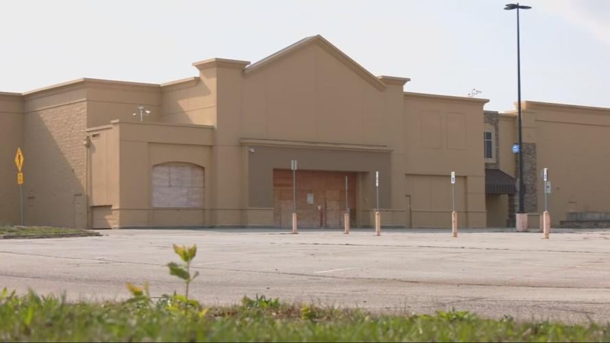 Vacant Walmart in South Louisville