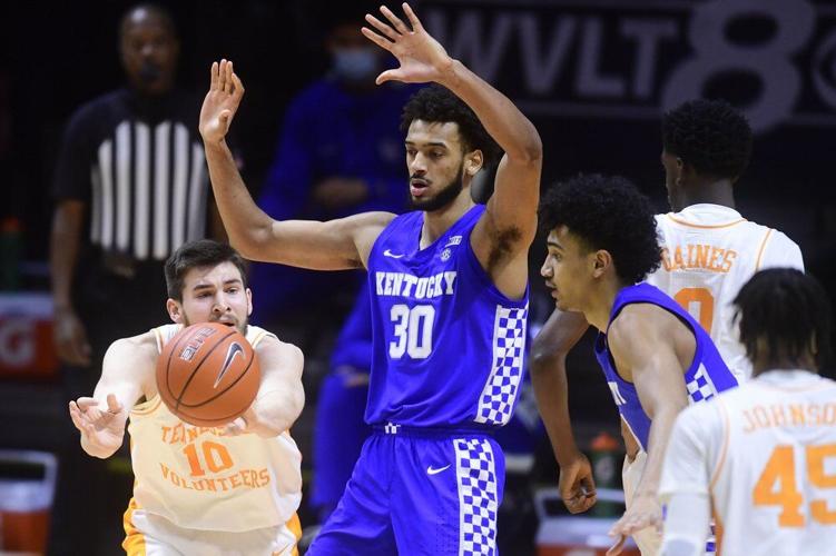 Tennessee's John Fulkerson (10) passes the ball as Kentucky's Olivier Sarr