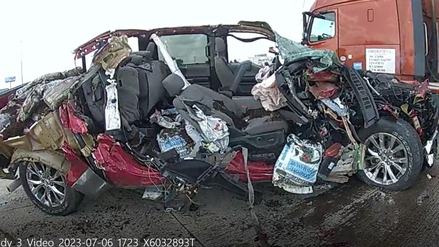 Truck involved in crash on I-65 in Clarksville on 7.6.23