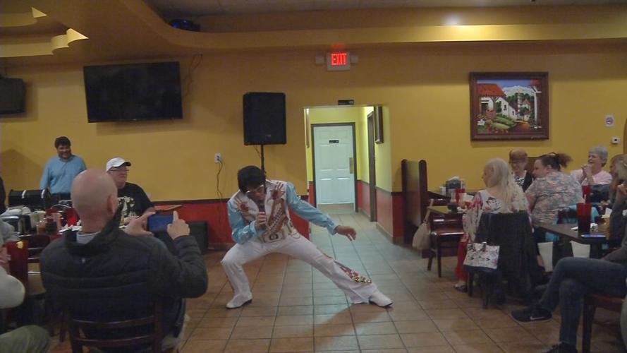 Samu Elvis performance.jpg