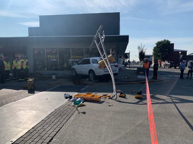 SUV hits thrift store in Spring Street in Jeffersonville