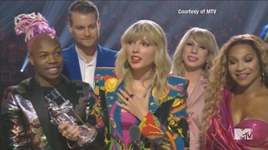 John Travolta Taylor Swift 2019 VMA mistake 2
