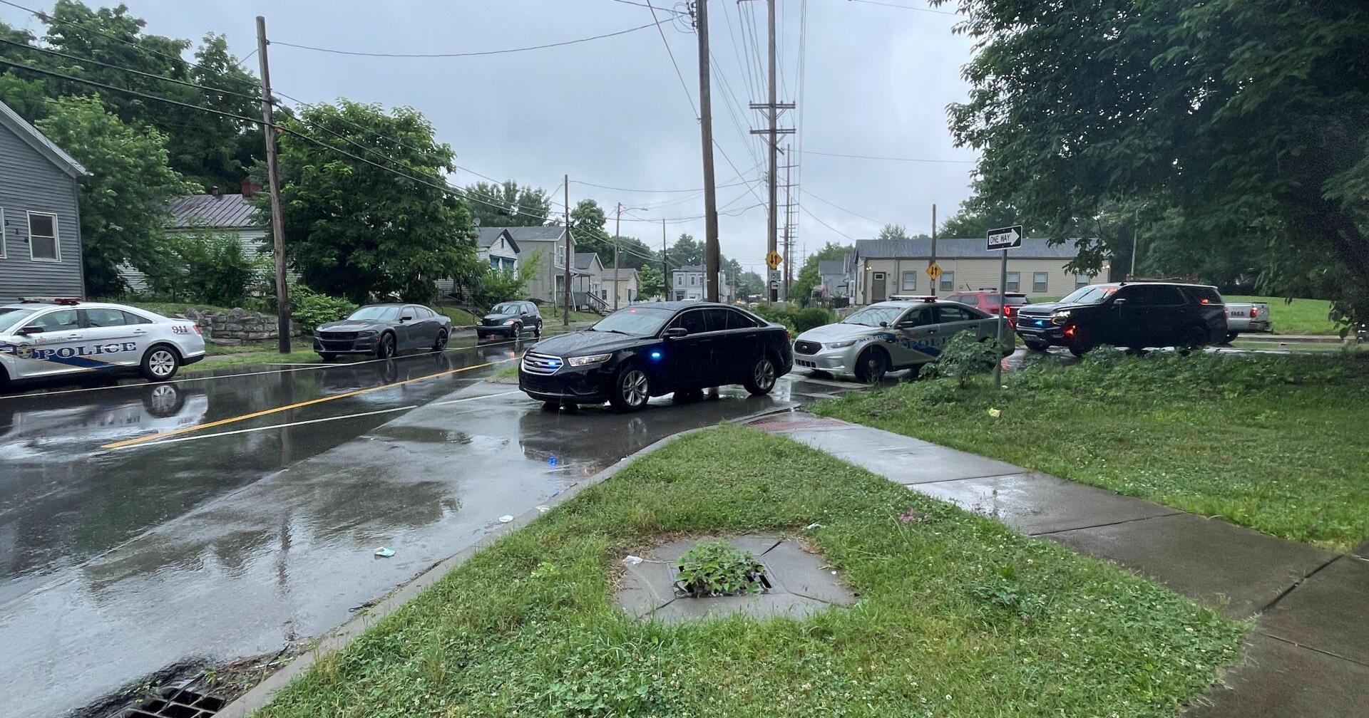 Louisville police say man fatally shot while trying to carjack undercover police officers - Vimarsana News