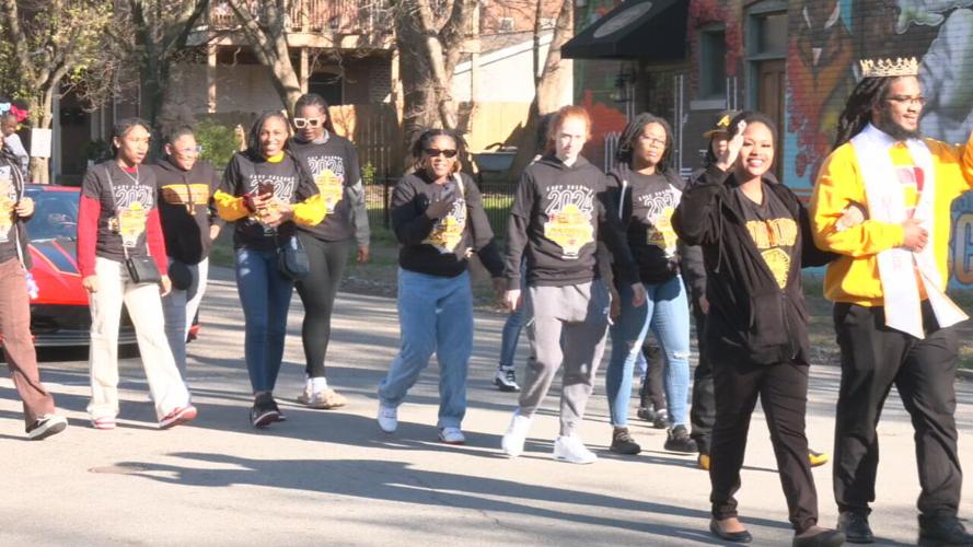 SIMMONS WOMEN BBALL PARADE (5).jpeg