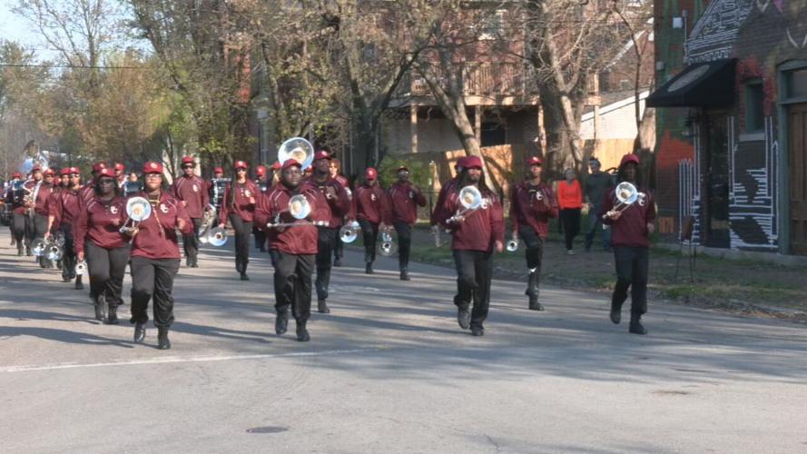 SIMMONS WOMEN BBALL PARADE (4).jpeg