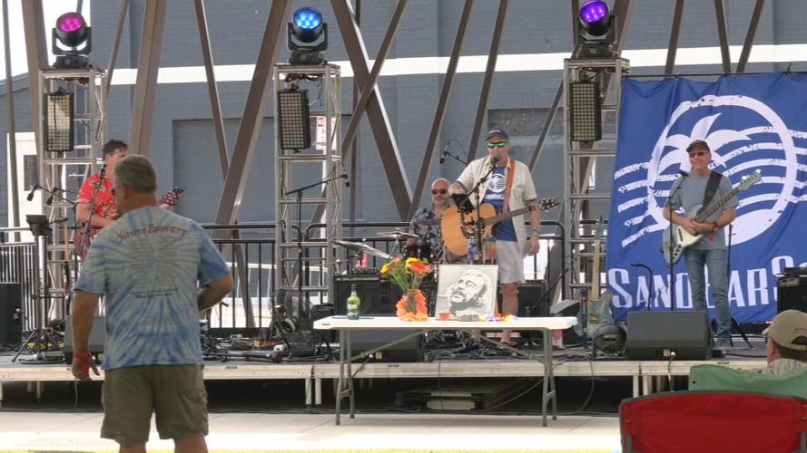 PARROTHEADS IN PARISTOWN