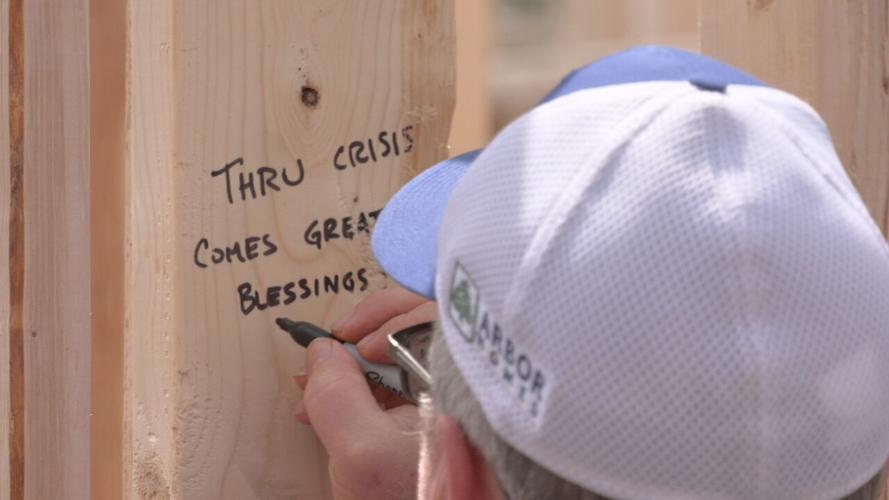 VOLUNTEERS BUILD WALLS WKY TORNADO