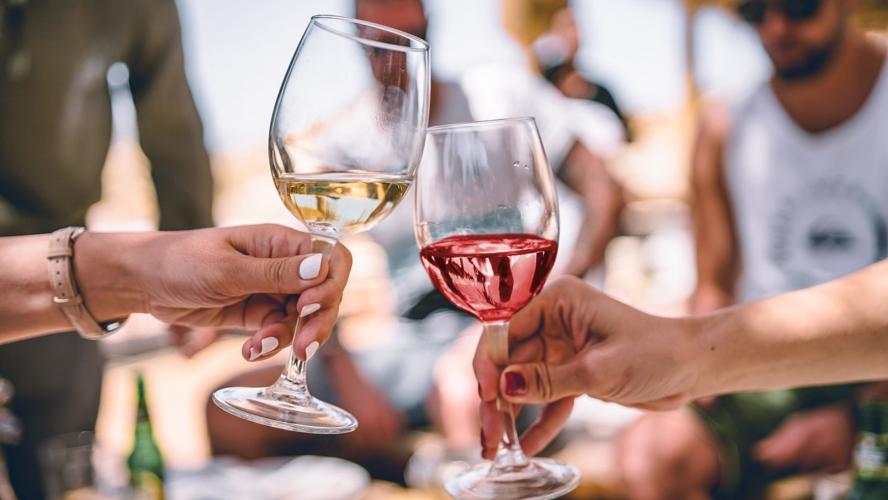 Red and White Wine glasses