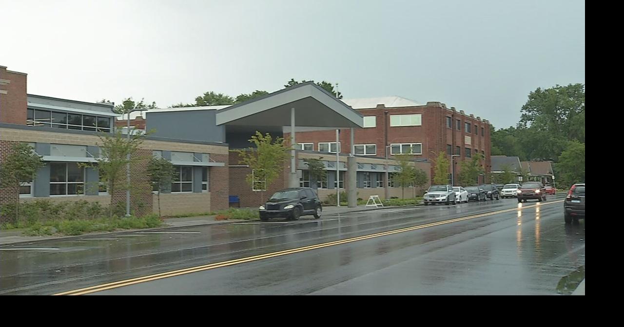 IMAGES Ribbon cut on new downtown Jeffersonville elementary school