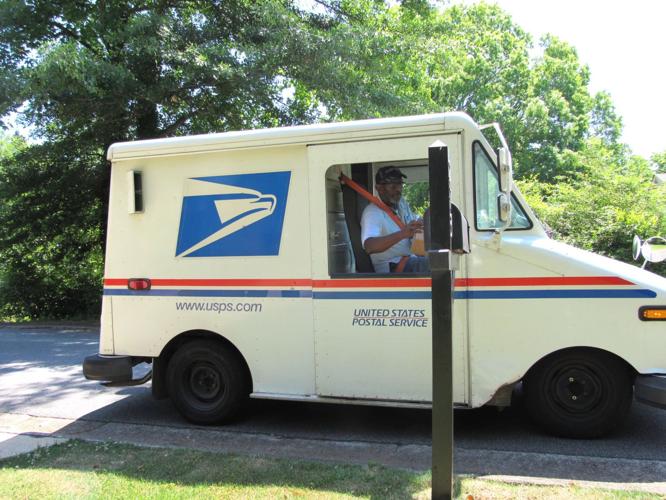 MAILMAN RETIRES - ATLANTA - FLOYD MARTIN 5-22-19 - COURTESY JENNIFER BRETT ON TWITTER 1.jpg