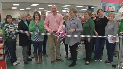 Dee's holds grand reopening of renovated Shelbyville Road location