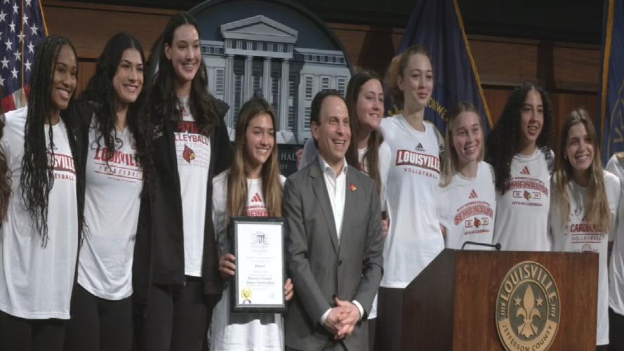 Mayor honors u of l volleyball