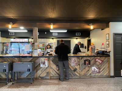 Carr's BBQ opens market and restaurant in Floyds Knobs