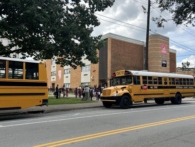 JCPS - BUSES OUTSIDE OF ENGLEHARD ELEMENTARY ON 1ST DAY 8-8-2024 (1).jpg