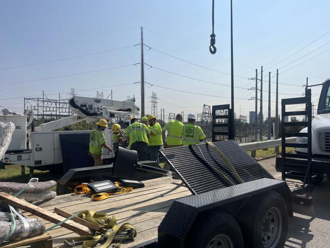 KYTC crews install solar lighting on two Kentucky interstates
