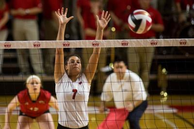 Alyssa Cavanaugh volleyball.JPG