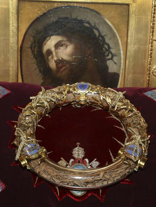 NOTRE DAME - ARTIFACTS - CROWN OF THORNS AP 4-16-19 1.jpeg