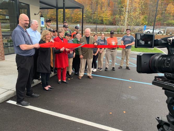 Ribbon-cutting for McAlisters on Dixie Highway