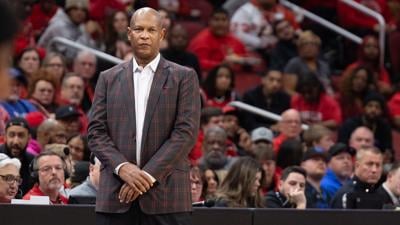 Kenny Payne sideline.jpg