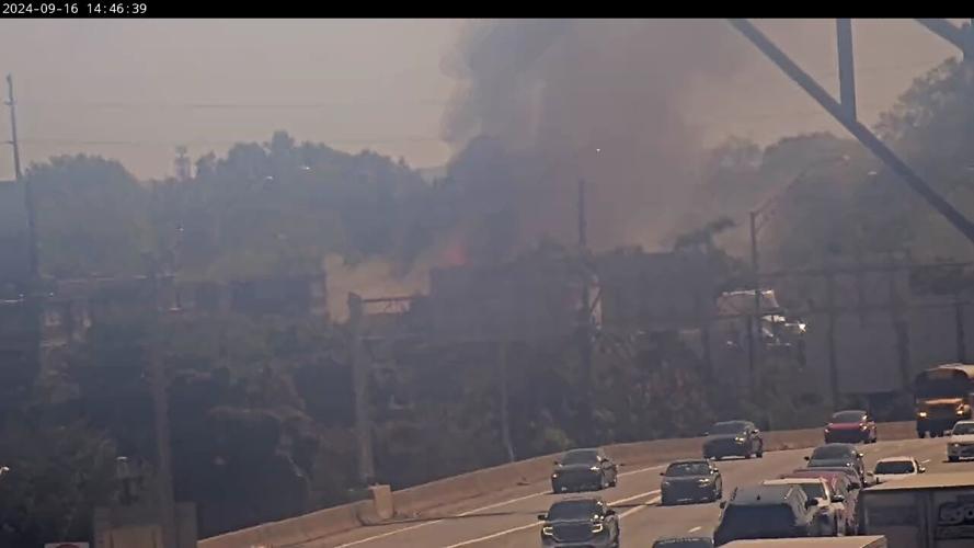 SMOKEY FIRE IMPACTS TRAFFIC ON I-65 IN LOUISVILLE 9-16-2024 (2).jpg
