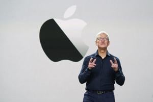 Tim Cook will step down as Apple CEO and hand reins over to the iPhone maker's hardware leader