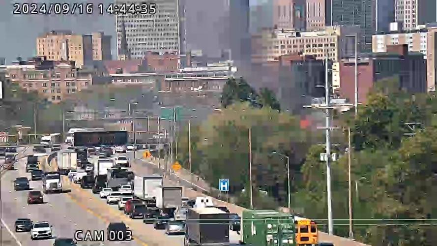 SMOKEY FIRE IMPACTS TRAFFIC ON I-65 IN LOUISVILLE 9-16-2024 (1).jpg